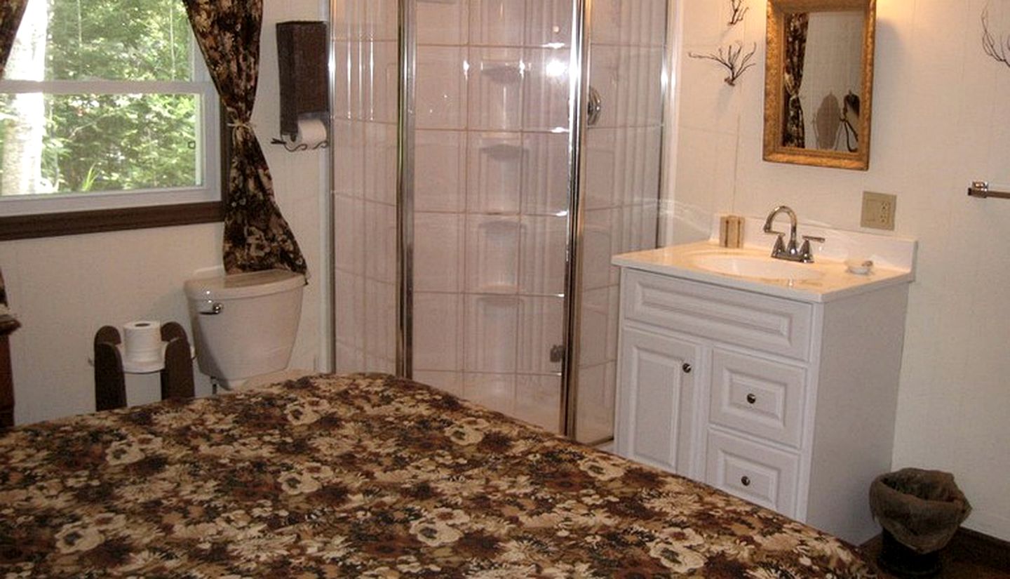 Lakefront Cottage with Kayaks and Canoe in Sundridge, Ontario