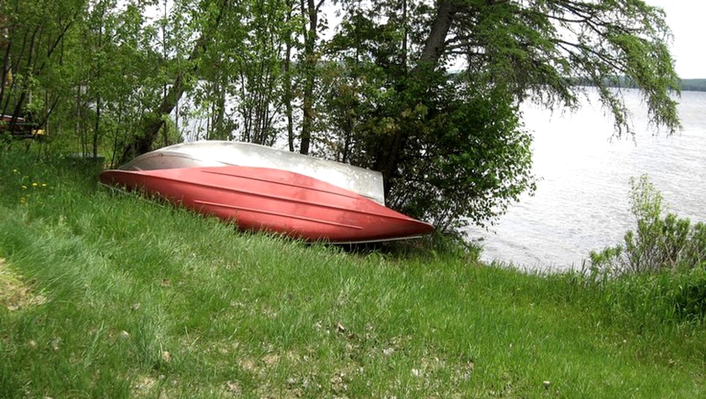 Lakefront Cottage with Kayaks and Canoe in Sundridge, Ontario