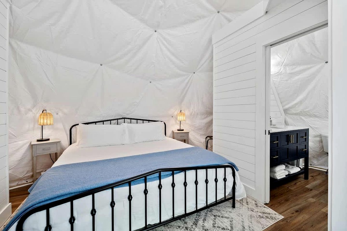 Lakefront Dome with Private Deck and Amazing Hiking Trails in Tennessee