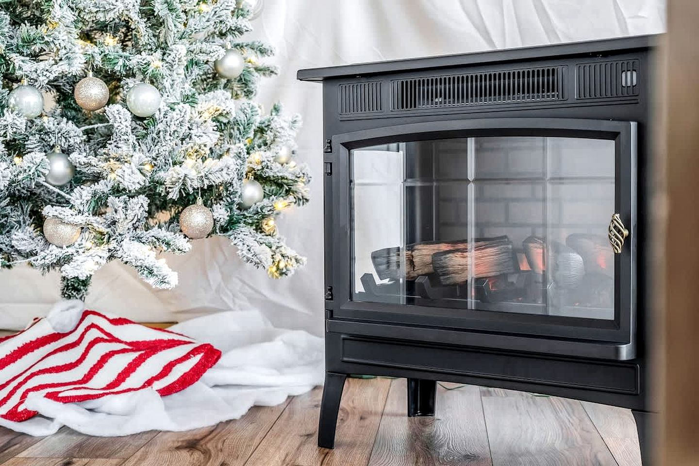 Lakefront Dome with Private Deck and Amazing Hiking Trails in Tennessee