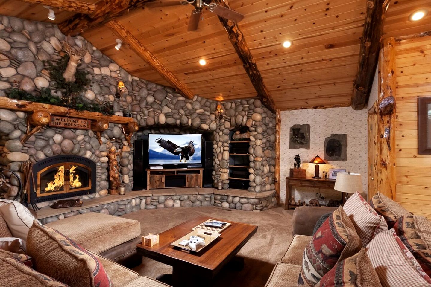 Outstanding Lake Cabin with Hot-Tub, Views and Game Room in California