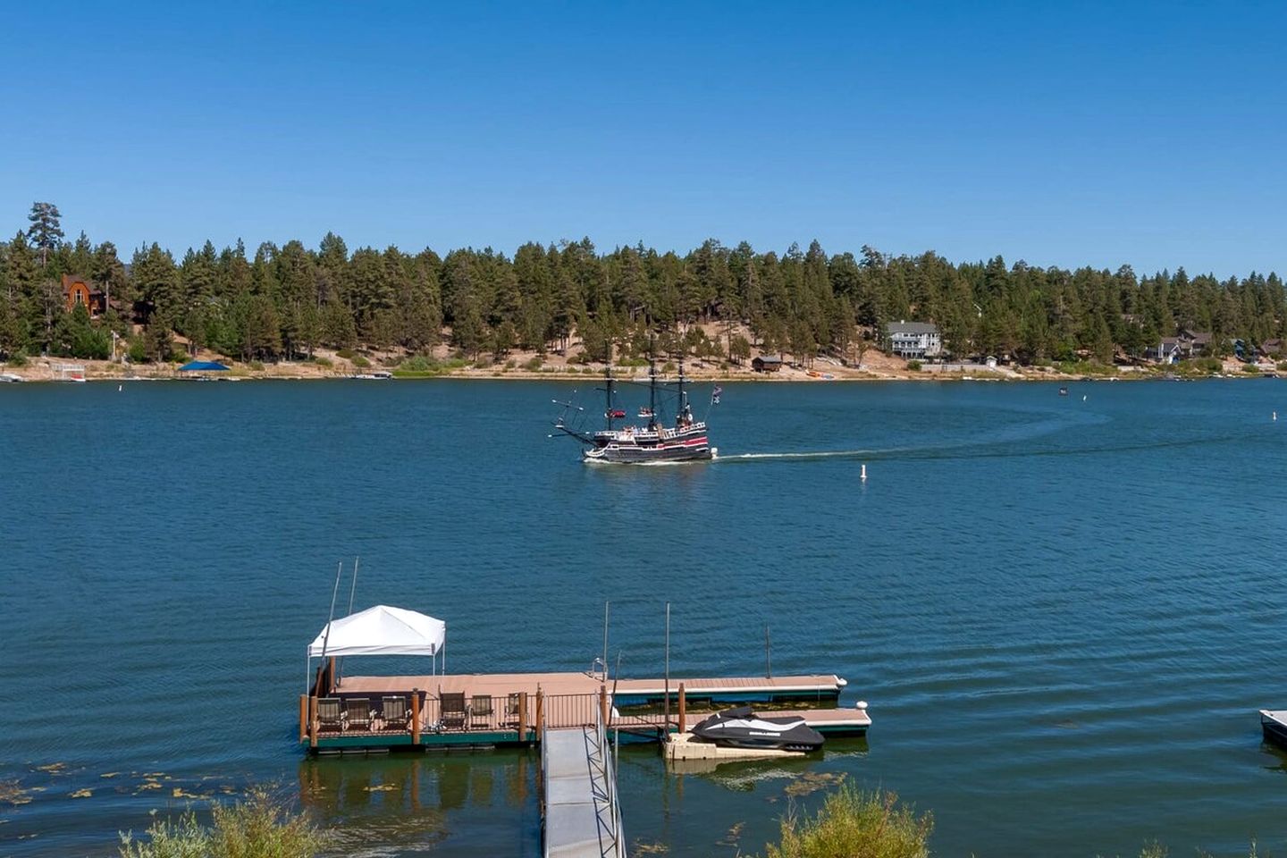 Outstanding Lake Cabin with Hot-Tub, Views and Game Room in California