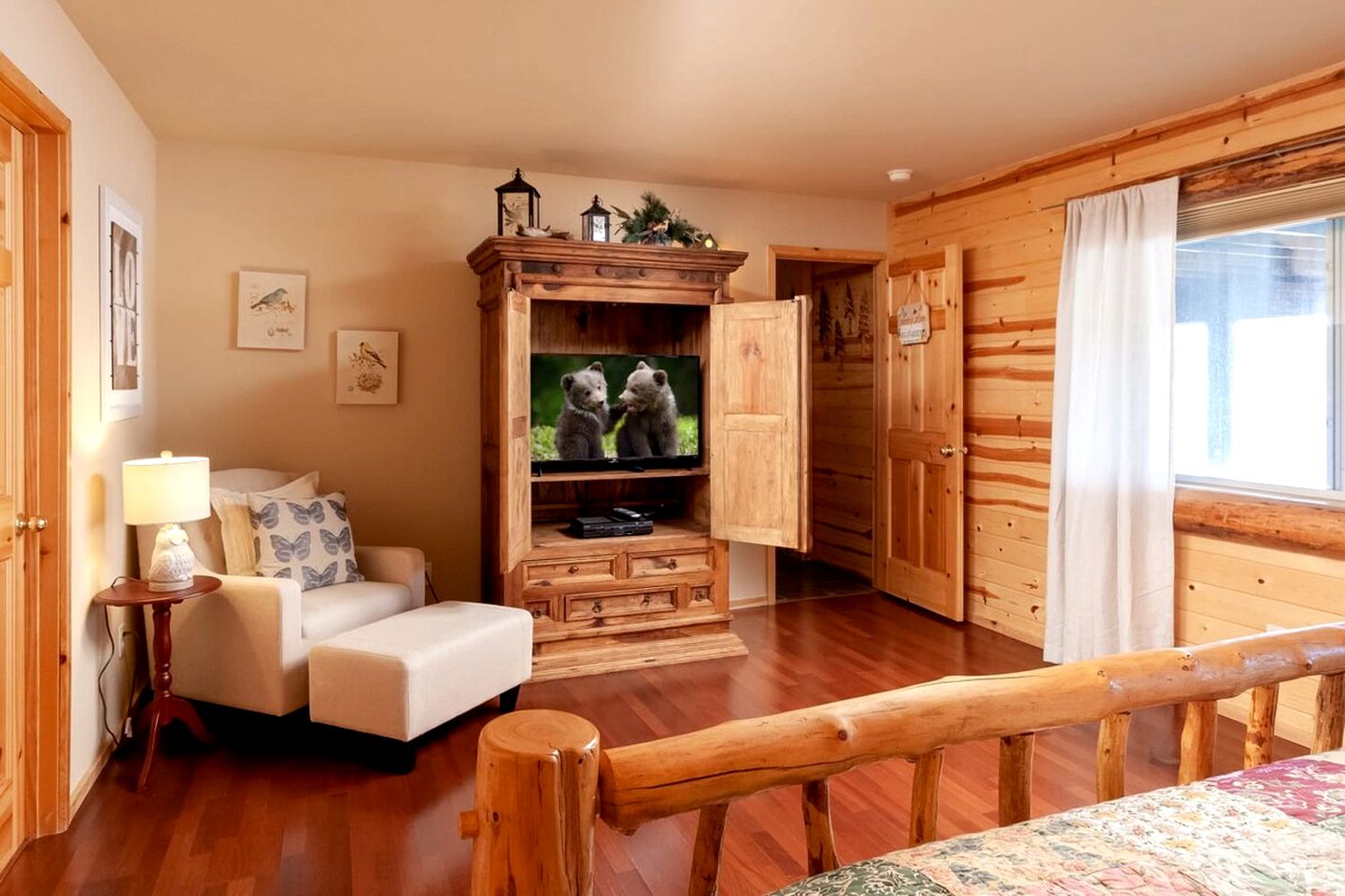 Outstanding Lake Cabin with Hot-Tub, Views and Game Room in California