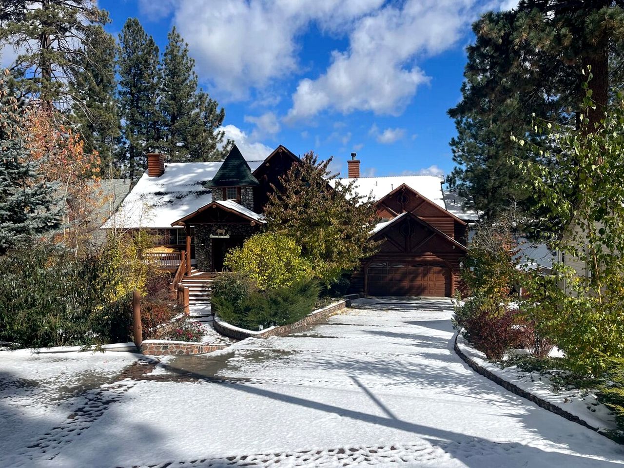 Outstanding Lake Cabin with Hot-Tub, Views and Game Room in California