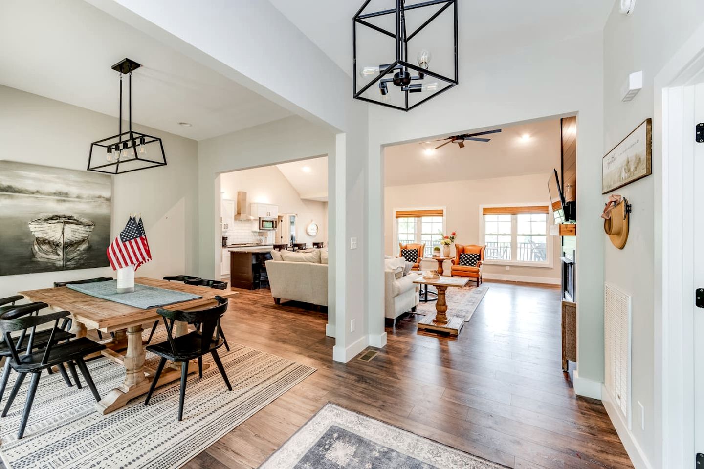 Lakefront Enormous Cabin with Private Dock and Game Room in Virginia