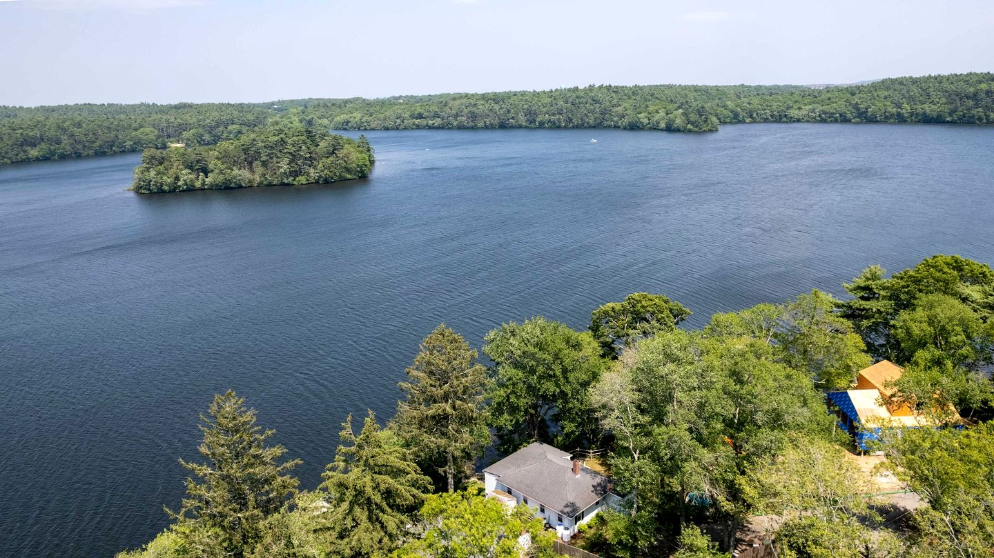 Charming Cabin Near Plymouth Rock, Massachusetts