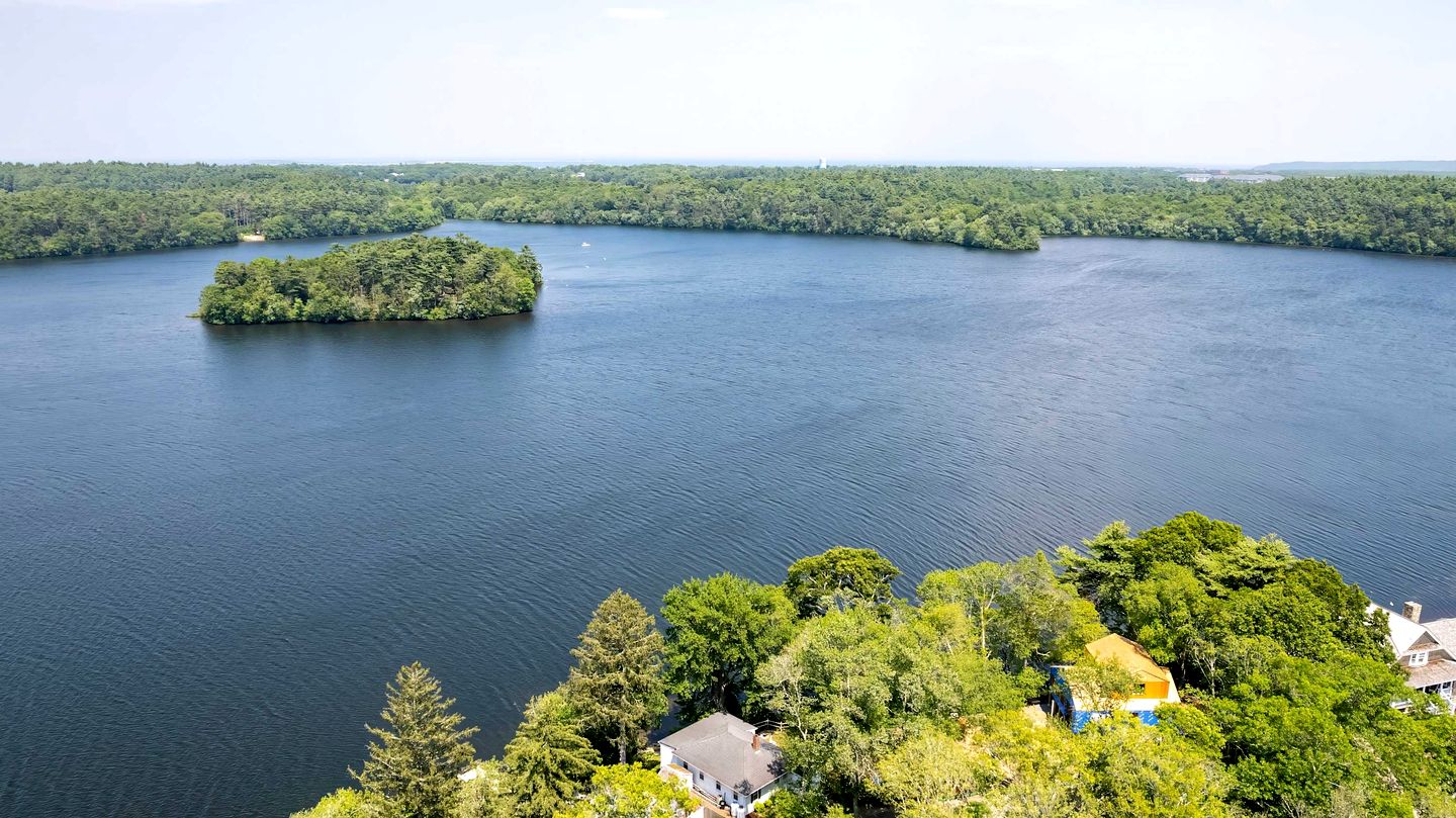 Charming Cabin Near Plymouth Rock, Massachusetts