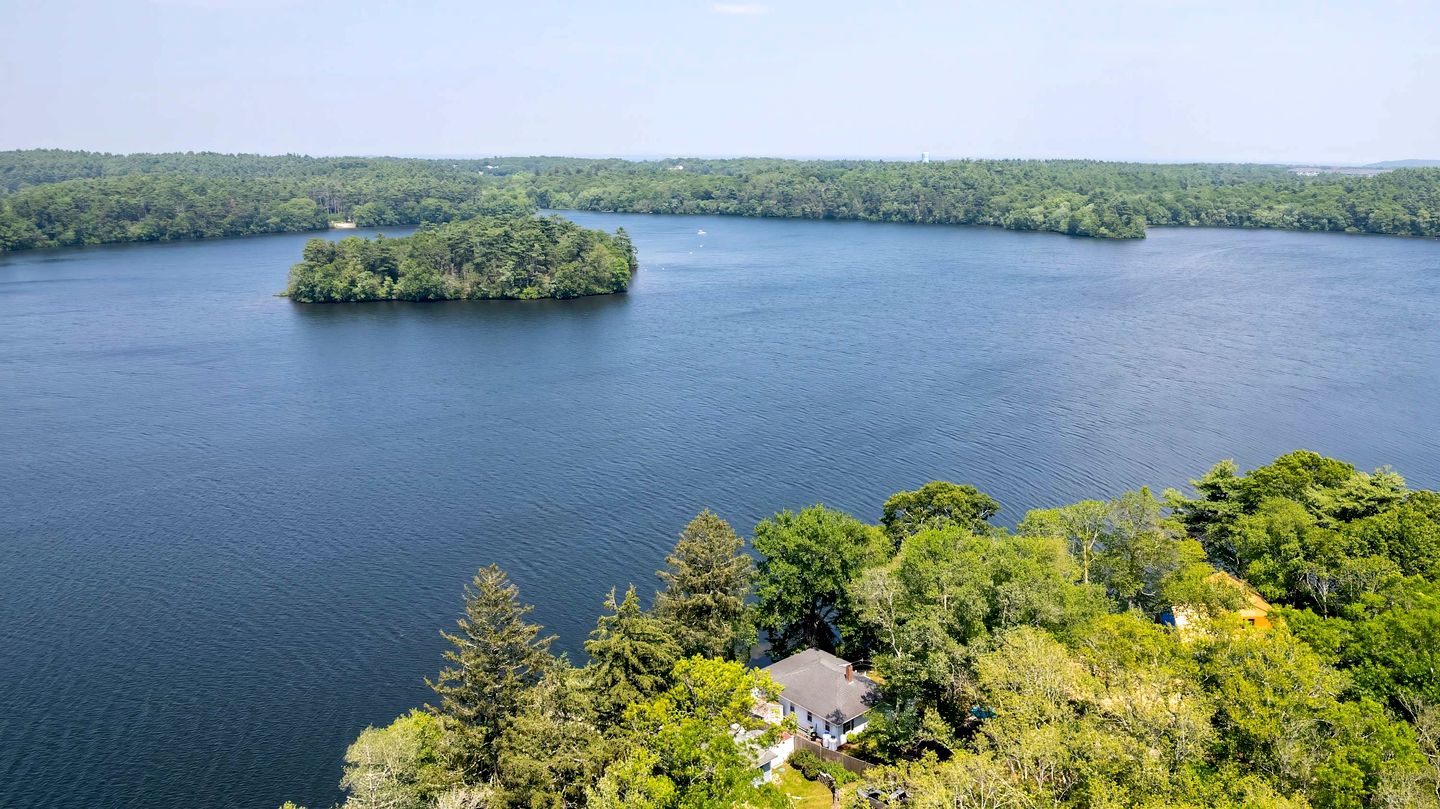 Charming Cabin Near Plymouth Rock, Massachusetts