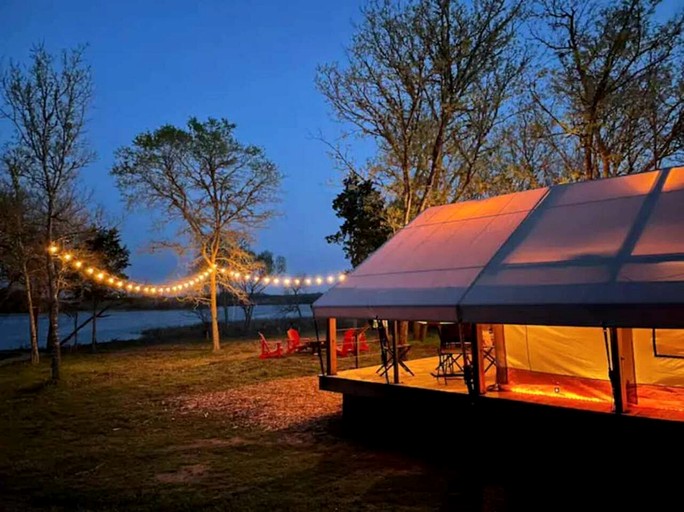 Romantic Lakefront Safari Tent with Fire Pit and Peaceful Views near Bastrop, Texas