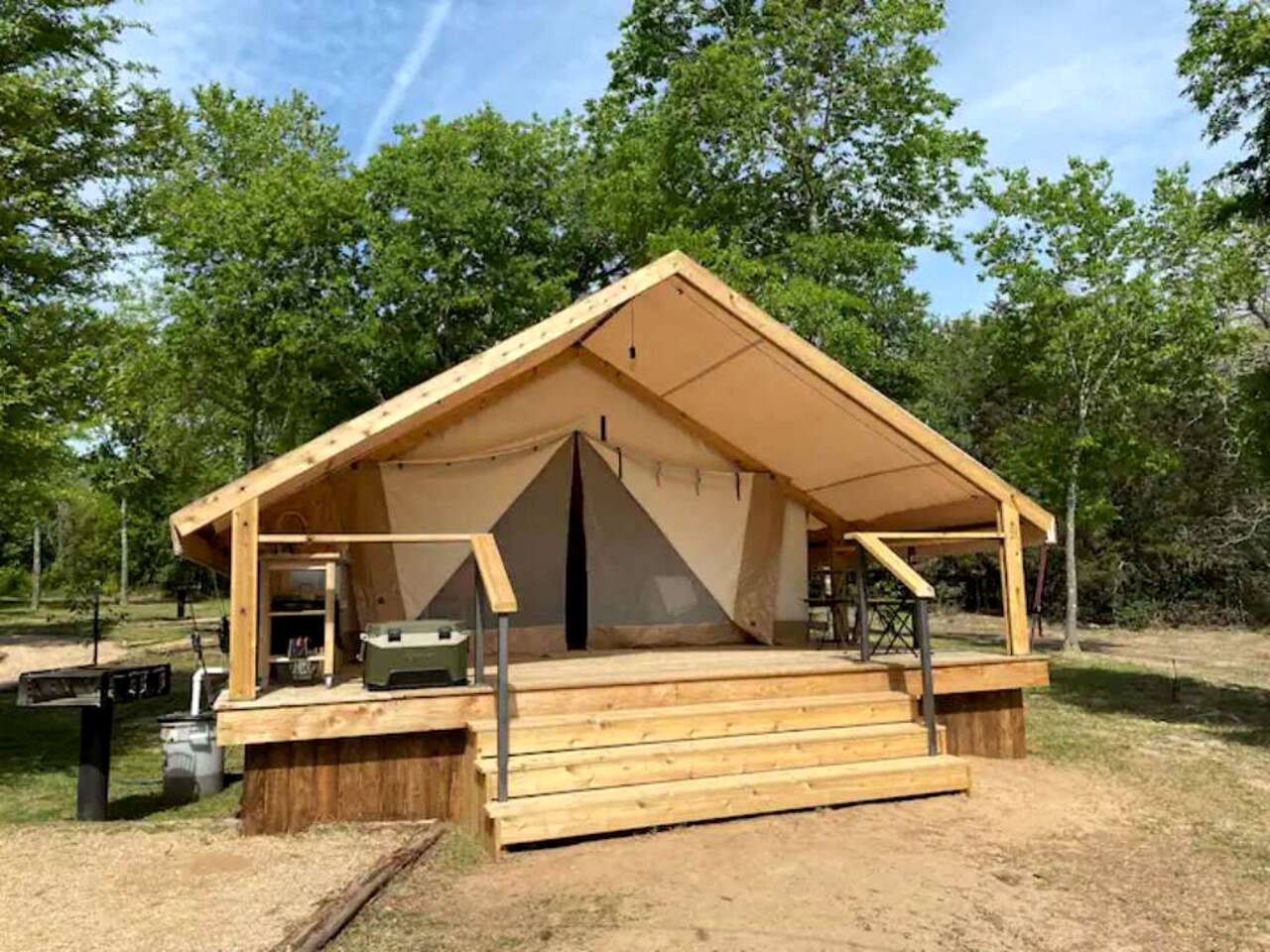 Tranquil Lakefront Glamping Safari Tent with Scenic Views near Bastrop, Texas