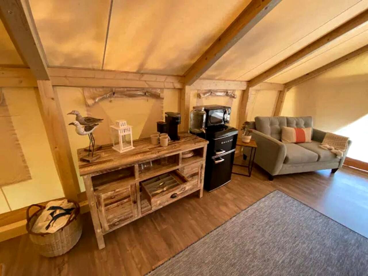 Tranquil Lakefront Glamping Safari Tent with Scenic Views near Bastrop, Texas