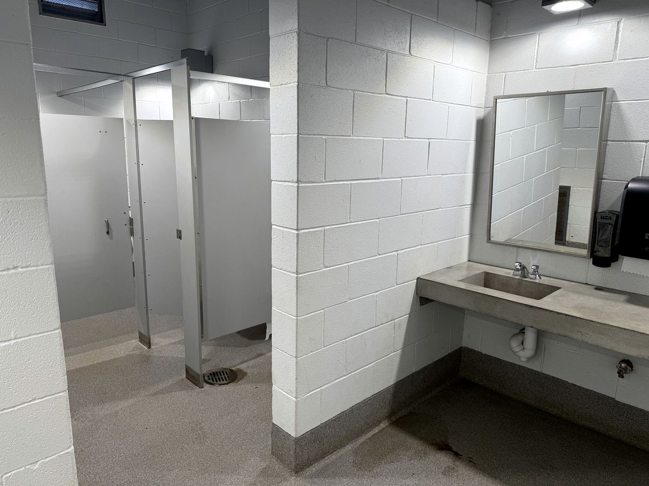 Scenic Lakefront Safari Tent with Outdoor Grill and Lake Access near Austin, Texas