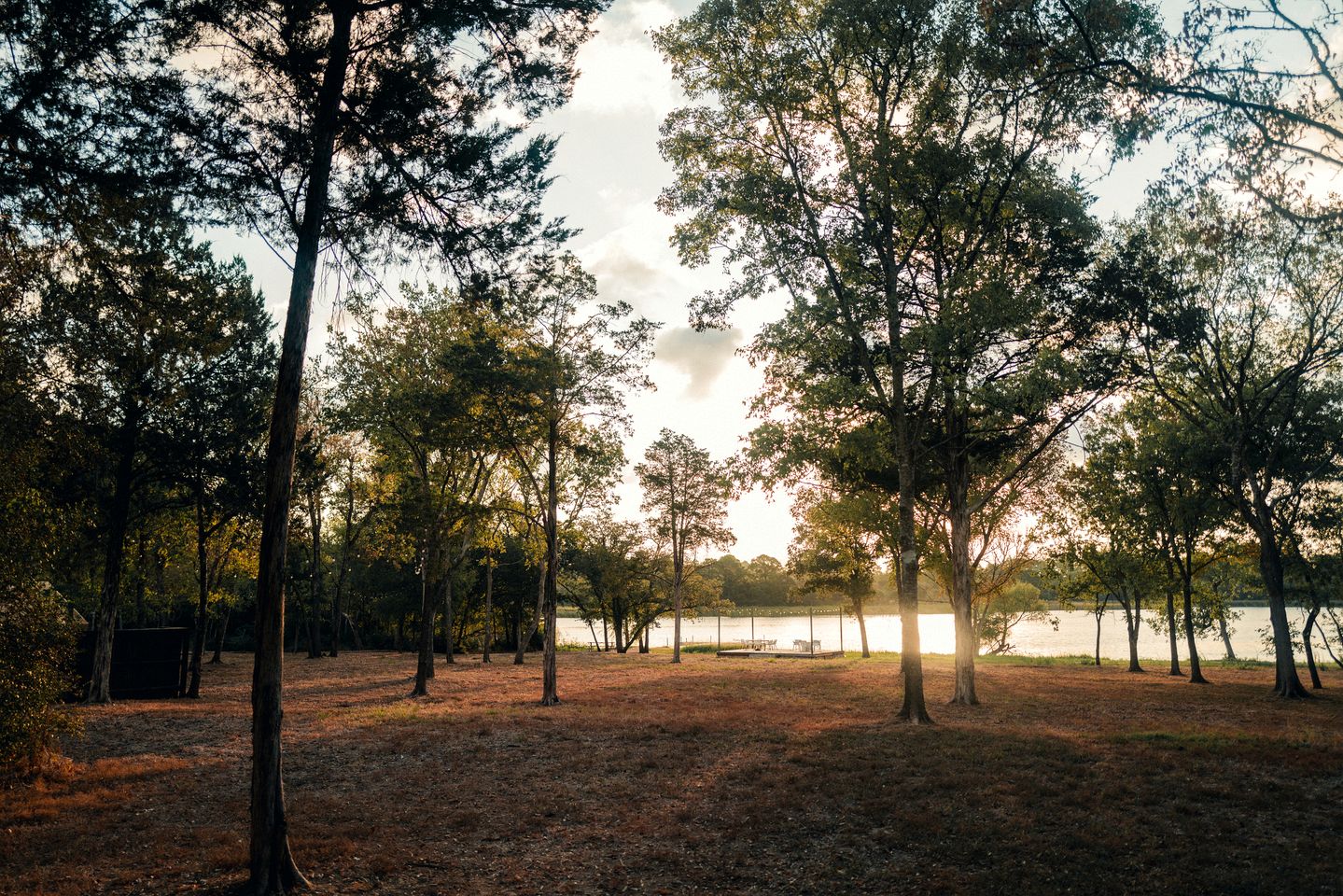 Scenic Lakefront Safari Tent with Outdoor Grill and Lake Access near Austin, Texas