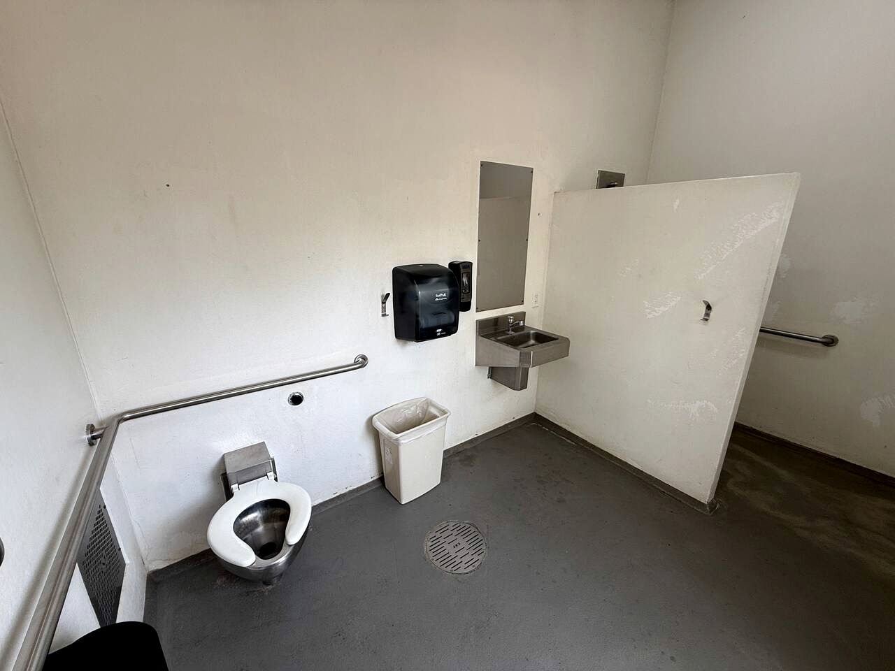 Scenic Lakefront Safari Tent with Fire Pit and Lake Access near Bastrop, Texas