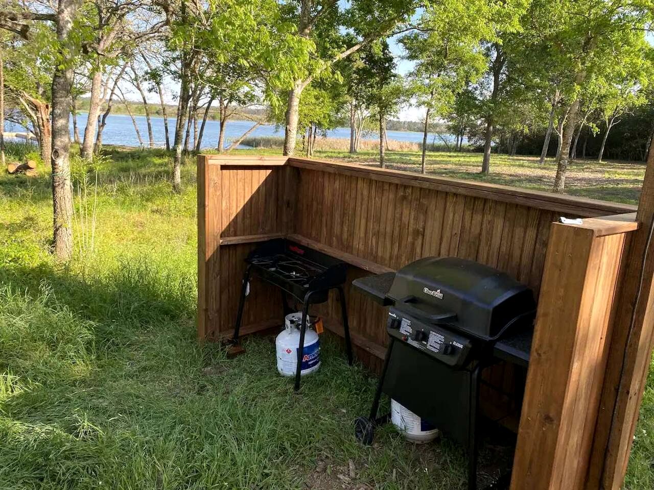 Peaceful Lakefront Safari Tent with Fire Pit and Lake Views near Austin, Texas