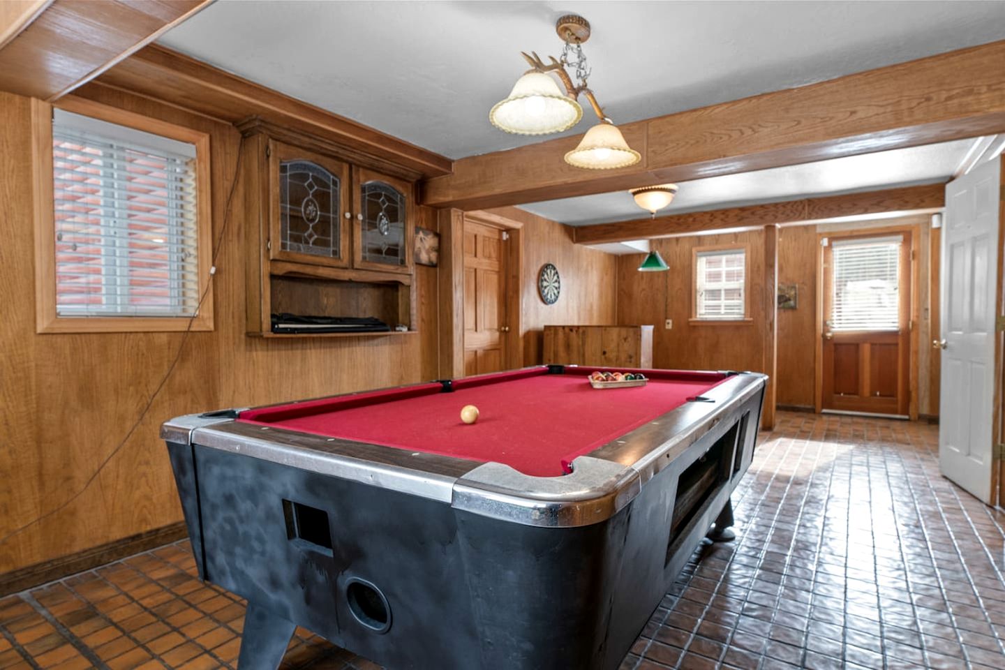 Enormous Cabin with Equipped Deck Perfect for Groups in California