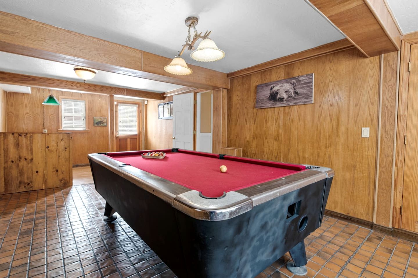 Enormous Cabin with Equipped Deck Perfect for Groups in California