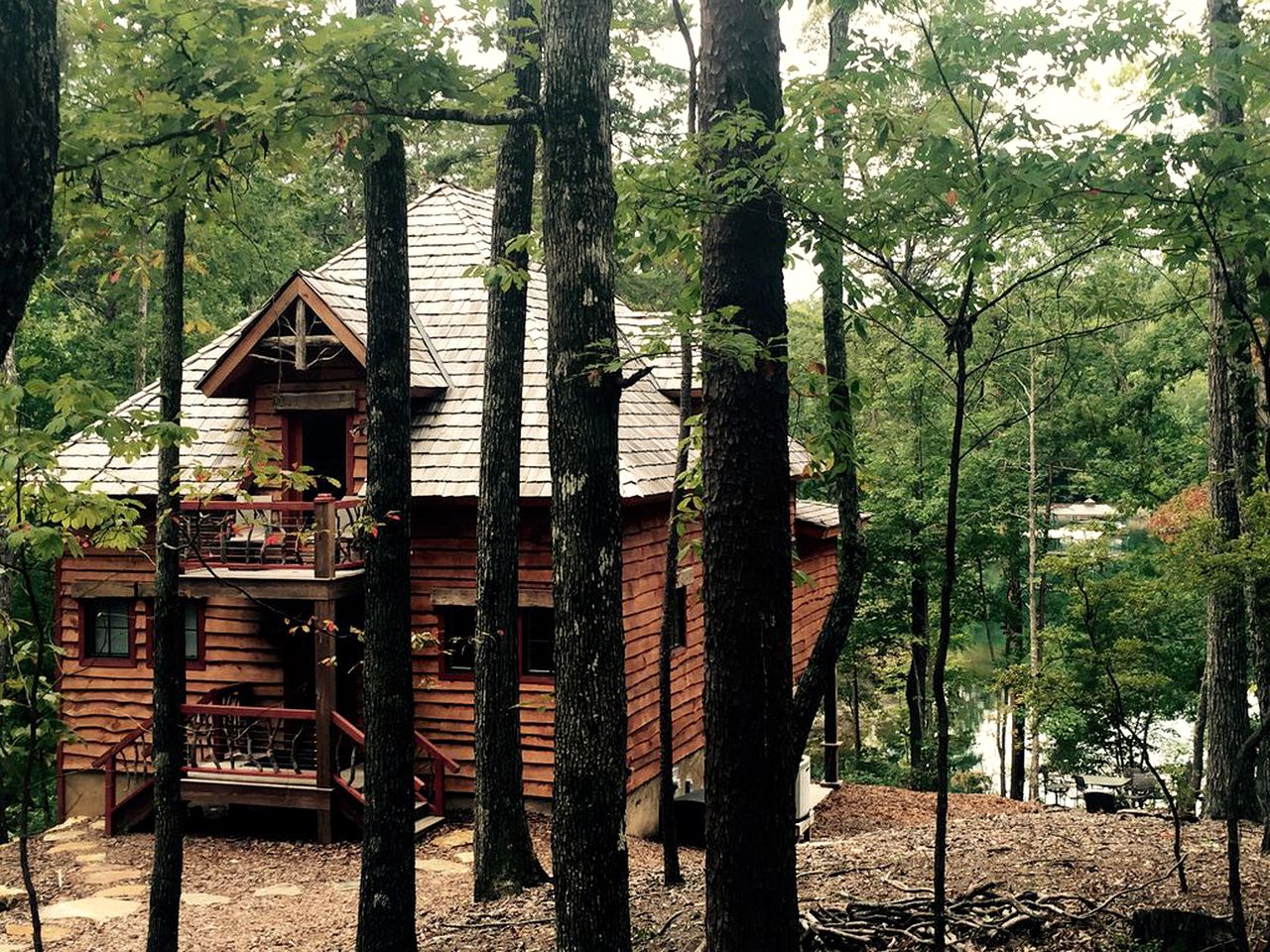 Waterfront Cabin Rental on Lake Keowee in South Carolina