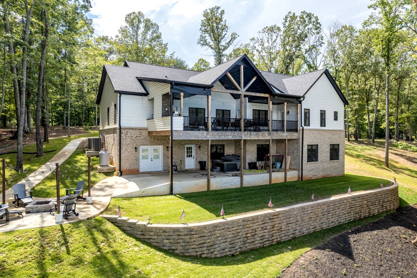 Lakefront Enormous Cabin with Private Dock and Game Room in Virginia