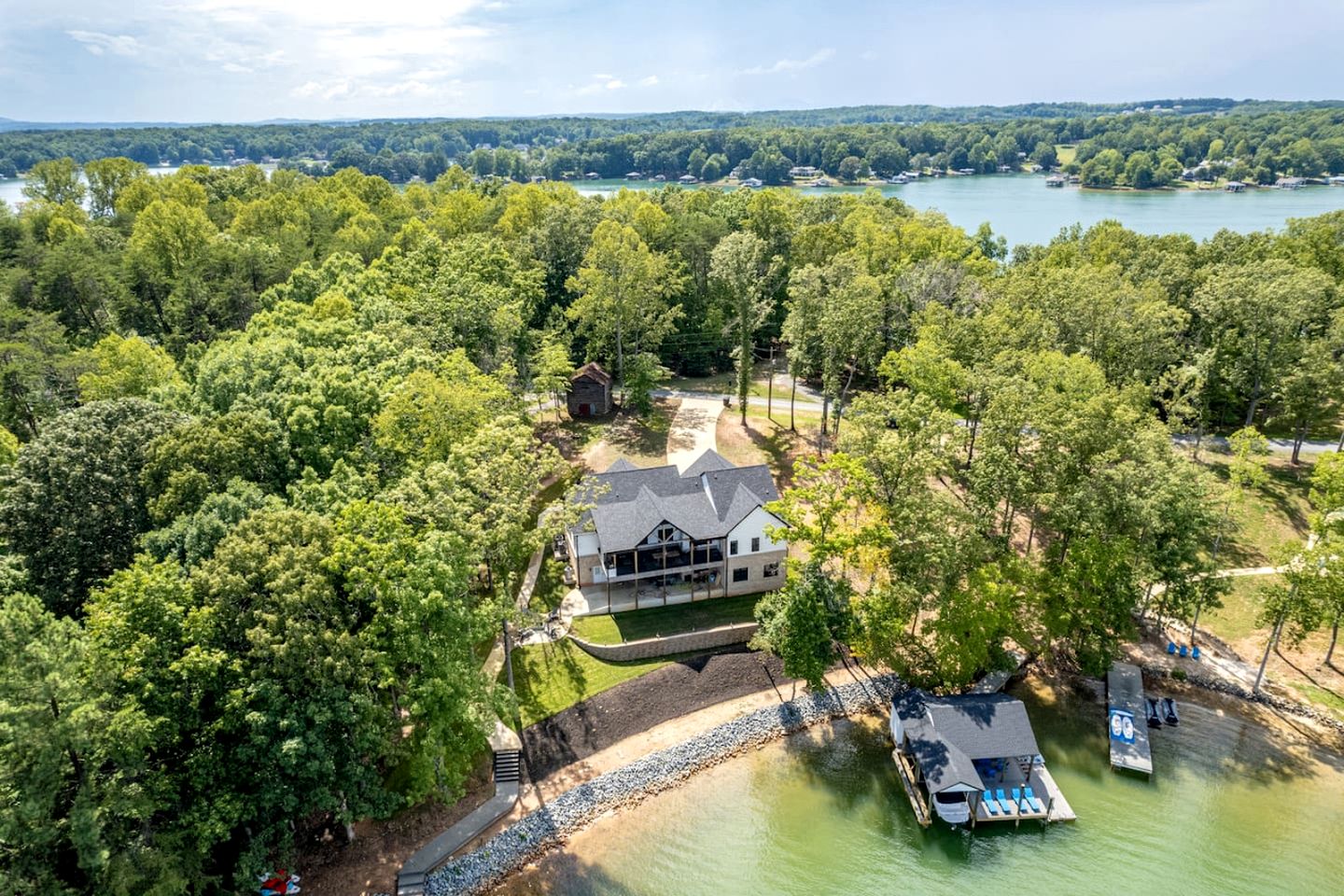 Lakefront Enormous Cabin with Private Dock and Game Room in Virginia