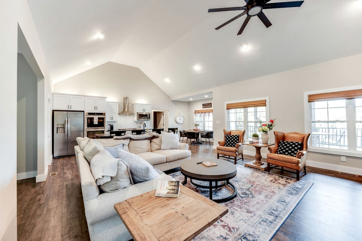Lakefront Enormous Cabin with Private Dock and Game Room in Virginia