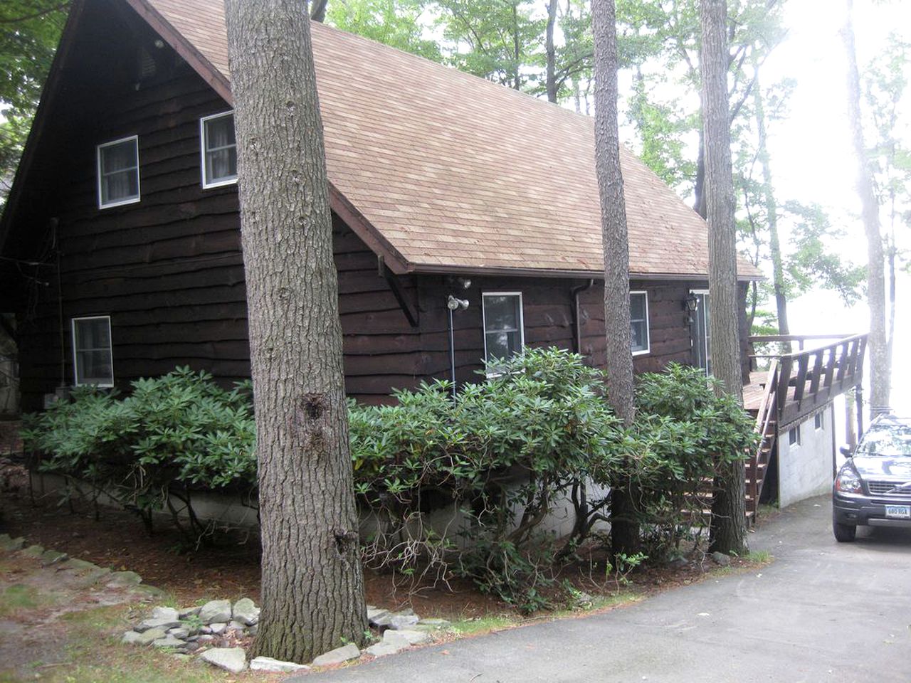 Rustic Waterfront Getaway on Lake Wallenpaupack near Delaware River in Pennsylvania