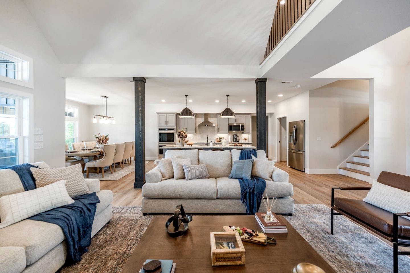 Picturesque Lakefront Cottage with Hot-tub in Huddleston, Virginia