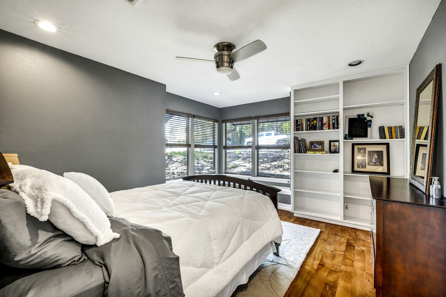 Fascinating Lakefront Vacation Rental with Fireplace in Austin, Texas