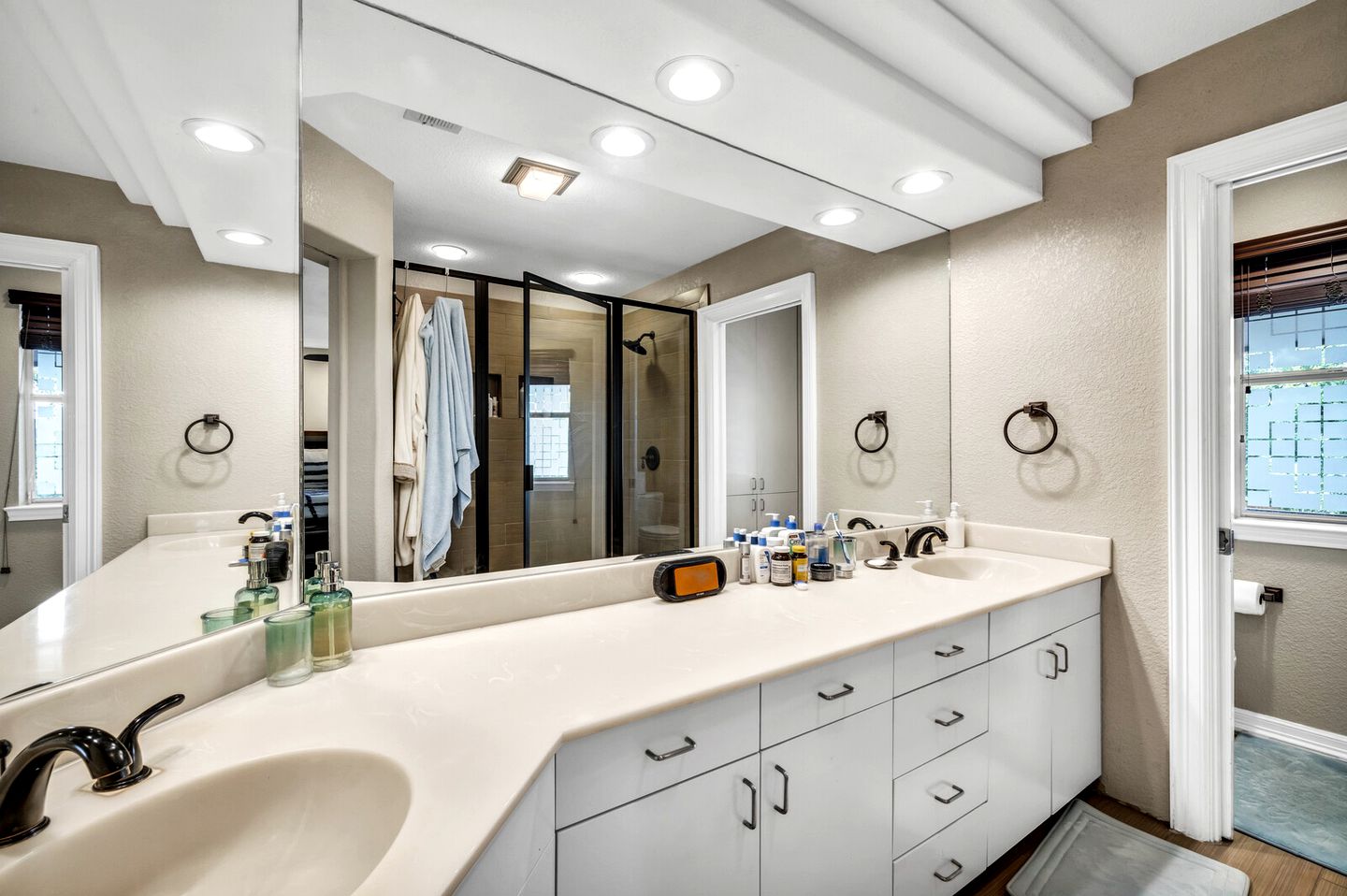 Fascinating Lakefront Vacation Rental with Fireplace in Austin, Texas