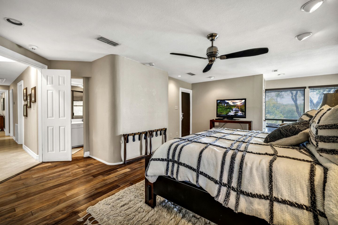 Fascinating Lakefront Vacation Rental with Fireplace in Austin, Texas