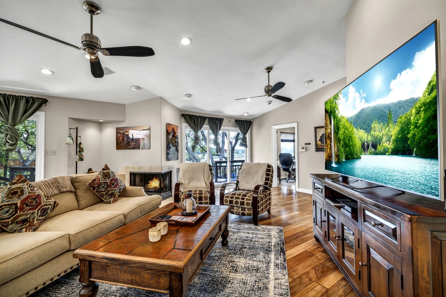 Fascinating Lakefront Vacation Rental with Fireplace in Austin, Texas