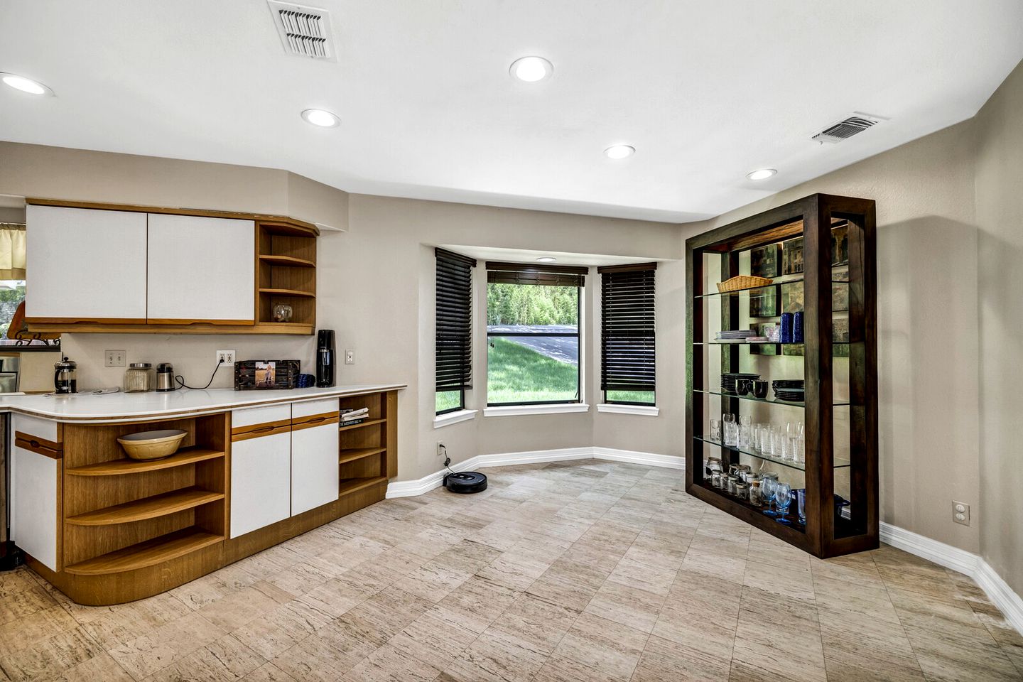 Fascinating Lakefront Vacation Rental with Fireplace in Austin, Texas