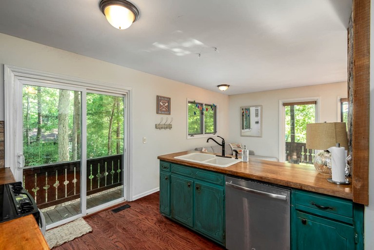 Cabins (United States of America, Rougemont, North Carolina)