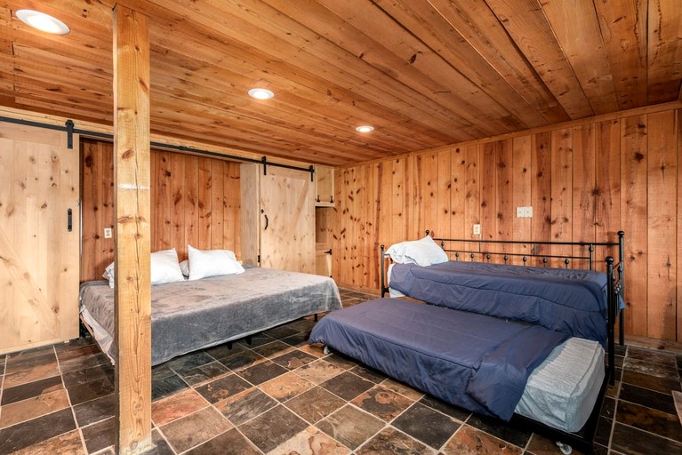 Cabins (United States of America, Rougemont, North Carolina)