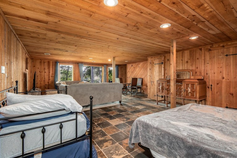 Cabins (United States of America, Rougemont, North Carolina)