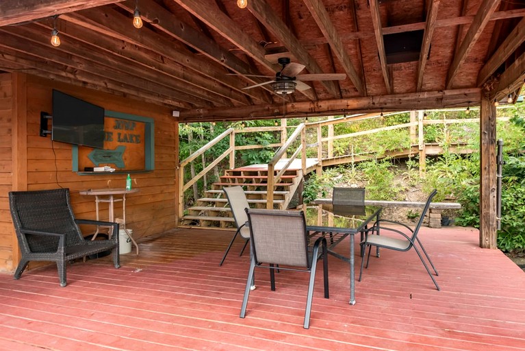 Cabins (United States of America, Rougemont, North Carolina)