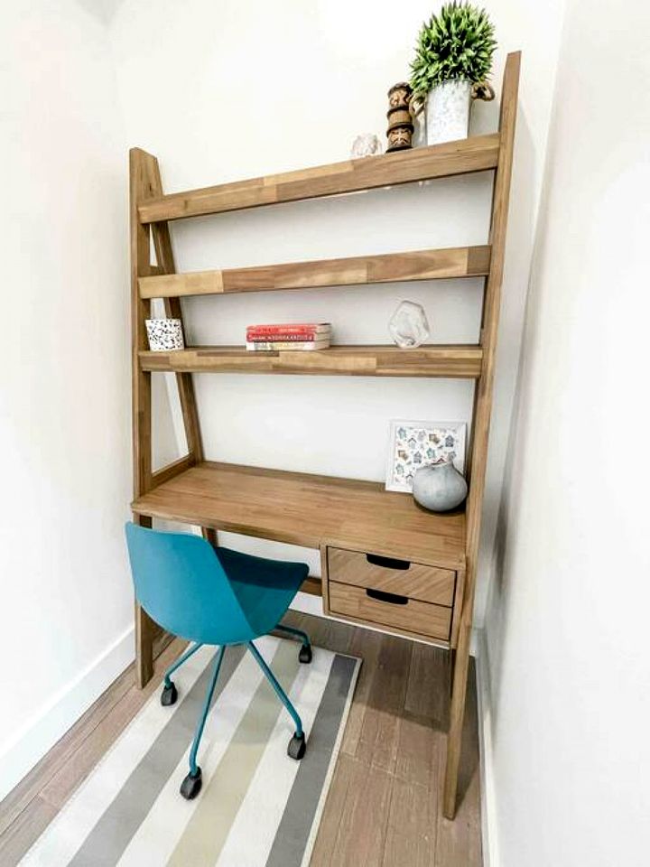 Lakefront Rental Newly Renovated with Hot-Tub in Ontario