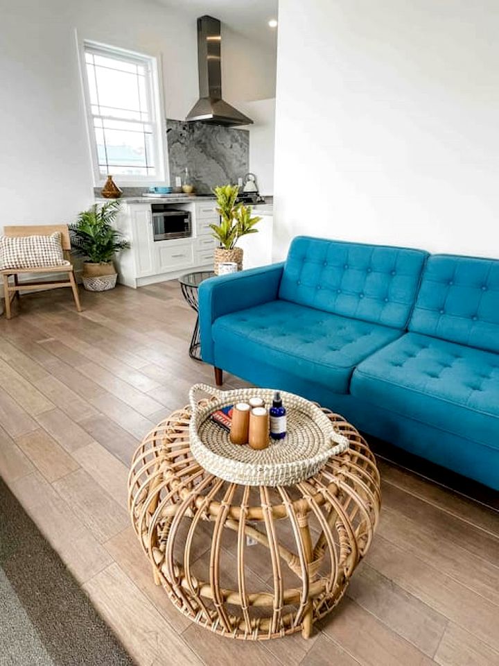 Lakefront Rental Newly Renovated with Hot-Tub in Ontario