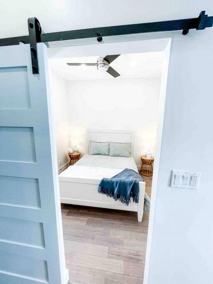 Lakefront Rental Newly Renovated with Hot-Tub in Ontario