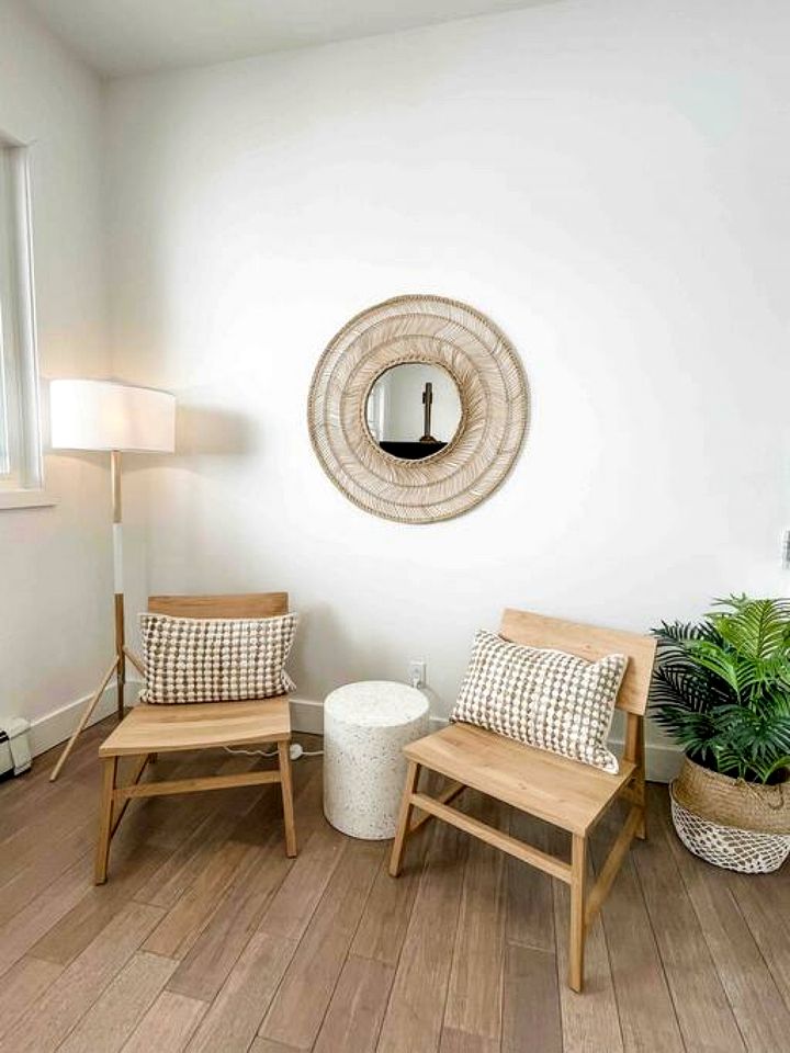 Lakefront Rental Newly Renovated with Hot-Tub in Ontario