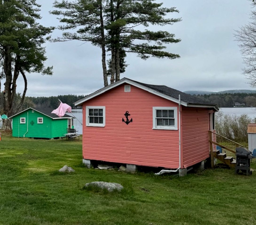 Lakefront Secluded Cottage in Northwood, New Hampshire