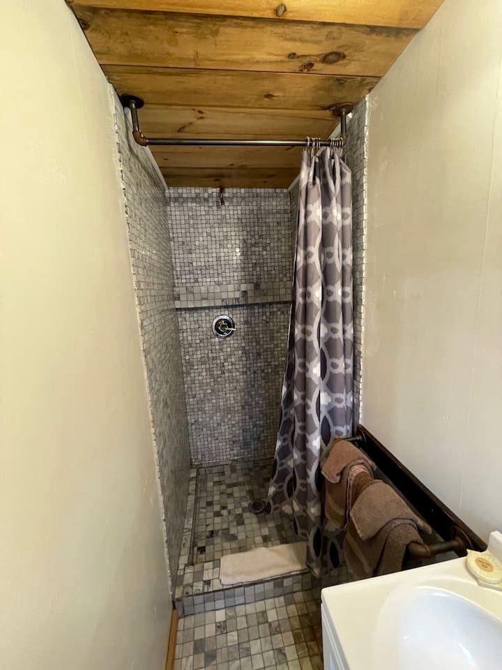 Lakefront Secluded Cottage in Northwood, New Hampshire