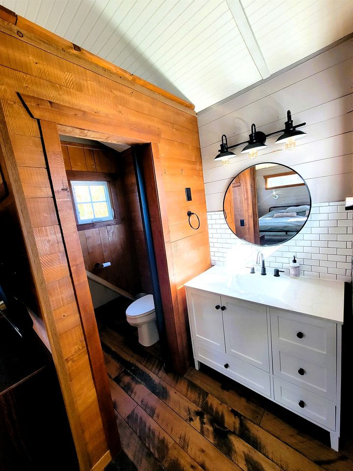 Lakefront Secluded Cabin with Fireplace in Cedarville, Michigan