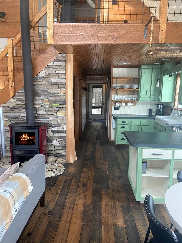Lakefront Secluded Cabin with Fireplace in Cedarville, Michigan