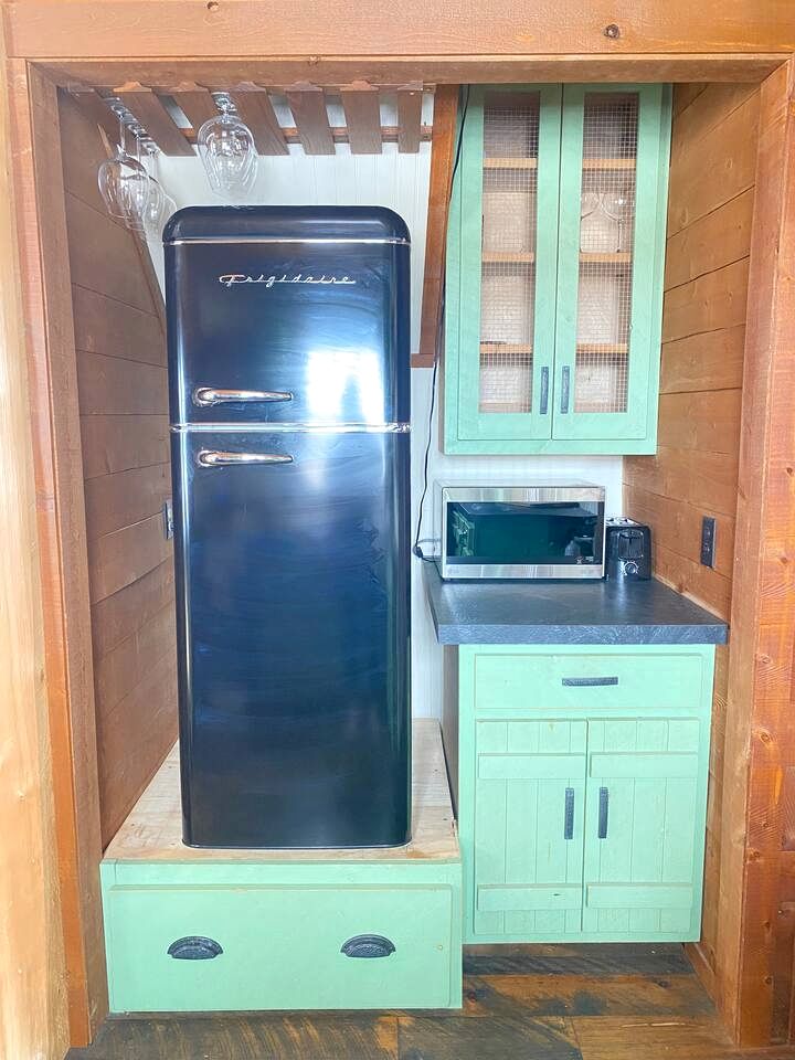 Lakefront Secluded Cabin with Fireplace in Cedarville, Michigan