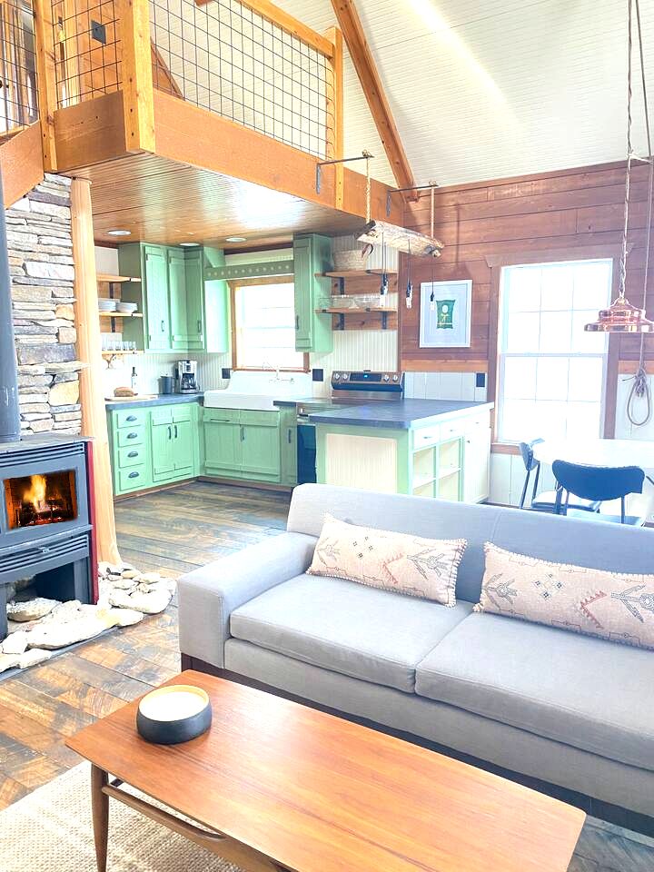 Lakefront Secluded Cabin with Fireplace in Cedarville, Michigan