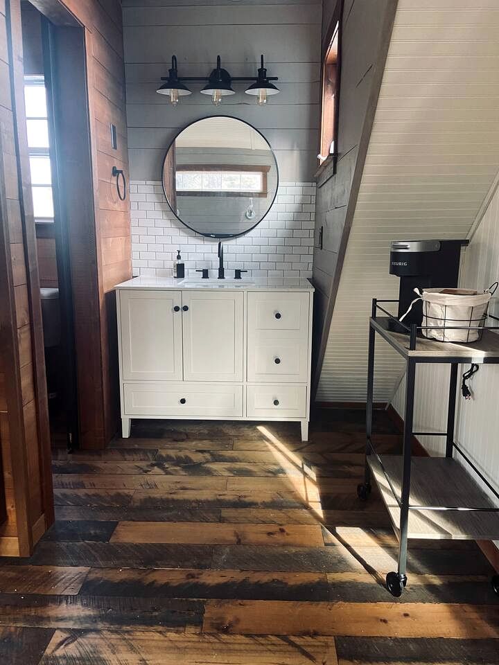 Lakefront Secluded Cabin with Fireplace in Cedarville, Michigan