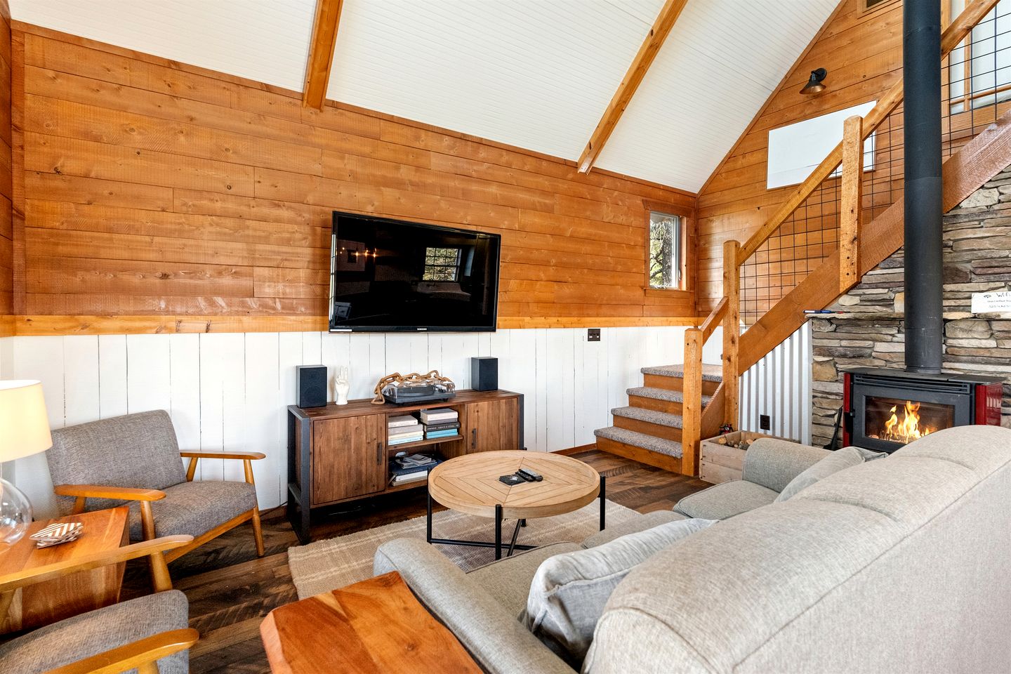 Lakefront Secluded Cabin with Fireplace in Cedarville, Michigan