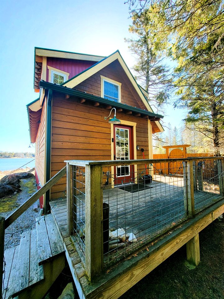 Lakefront Secluded Cabin with Fireplace in Cedarville, Michigan