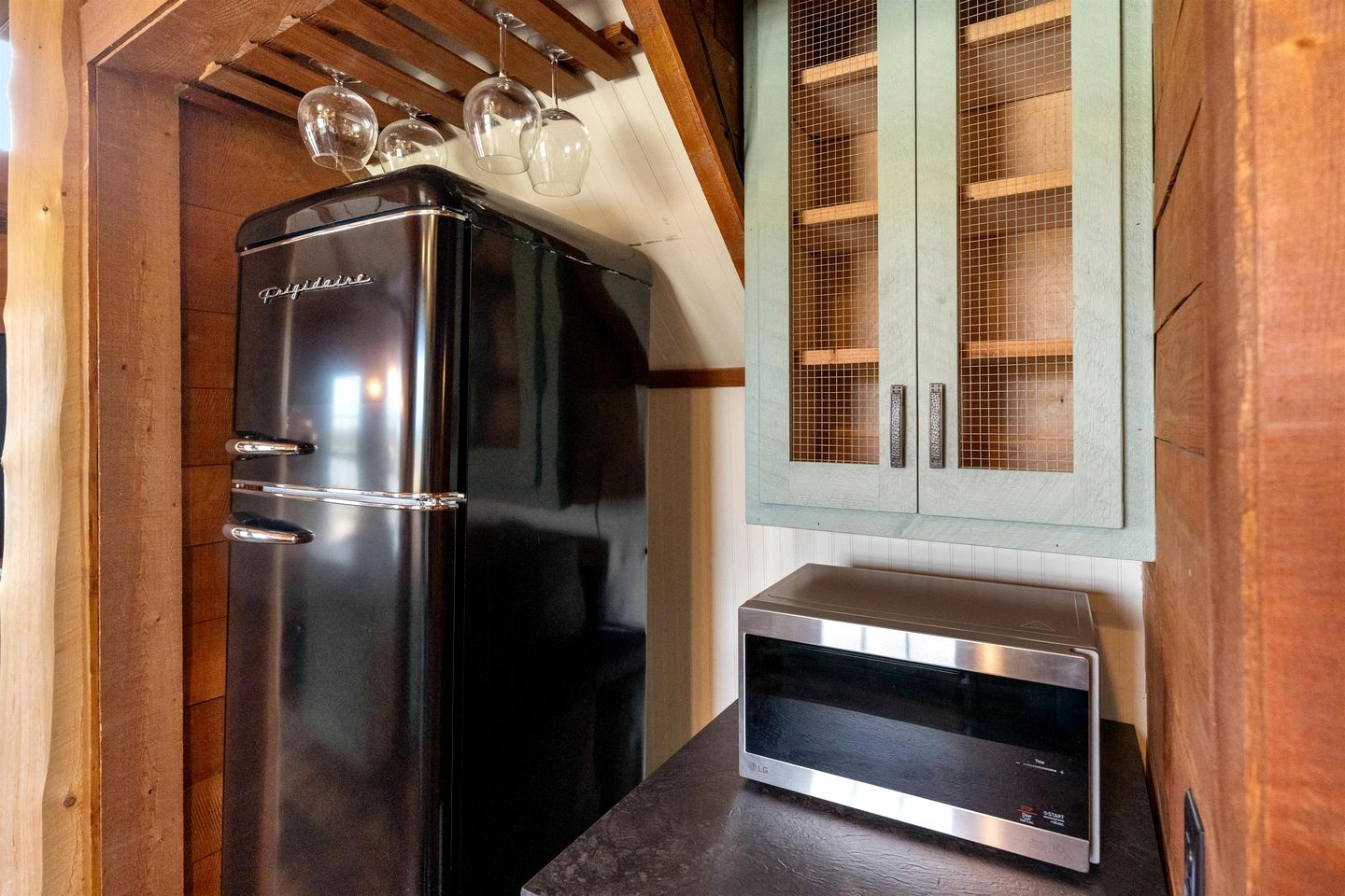 Lakefront Secluded Cabin with Fireplace in Cedarville, Michigan